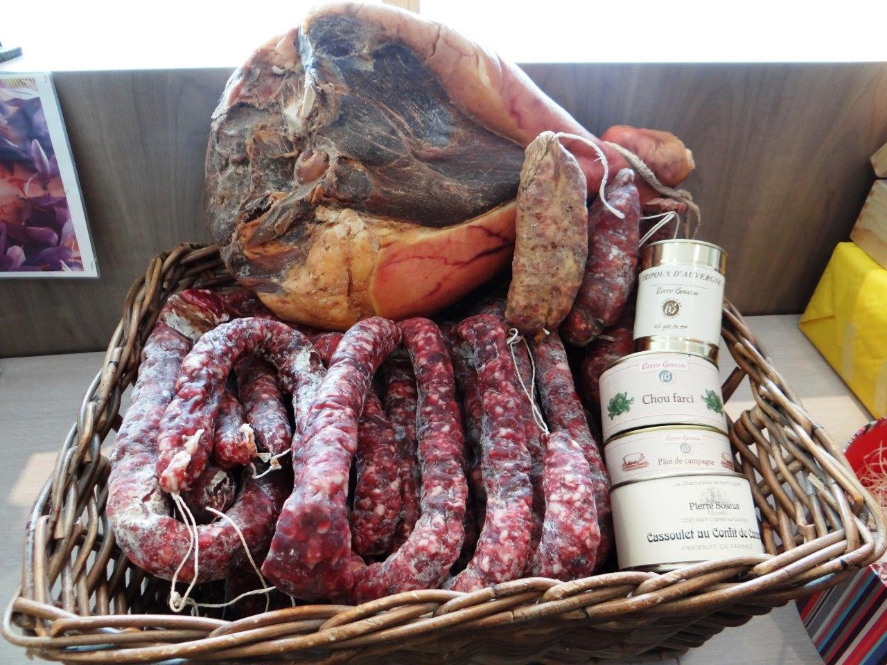 Le Petit Marché » Boucherie – Charcuterie – Crèmerie – Primeur – Cave à vins Saint Cyprien sur Dourdou, Tel: 05 65 69 84 30